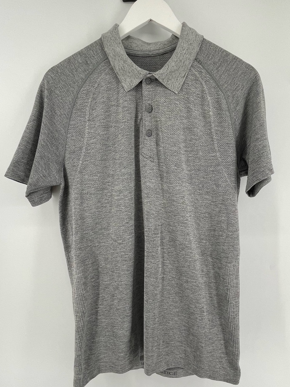 Lululemon Vent Tech Heather Grey Polo Shirt Short Sleeve Mens Size Medium